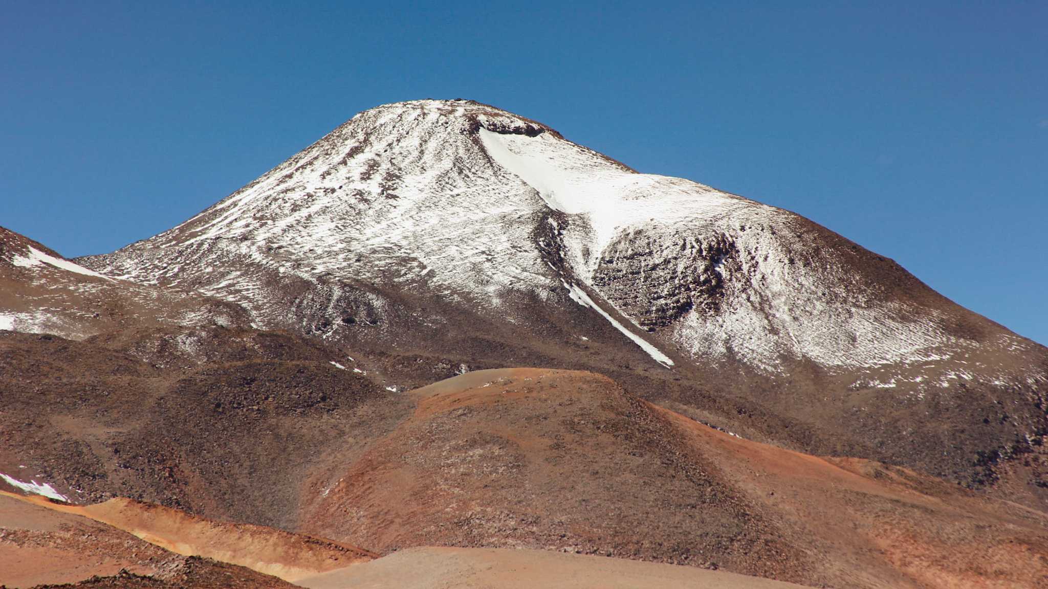 Ojos del Salado, Region Atacama, Chile / Provinz Catamarca, Argentinien © stock.adobe.com - BrunoCarvalho